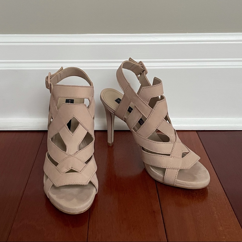 STEVE MADDEN | Nude Nubuck Heels